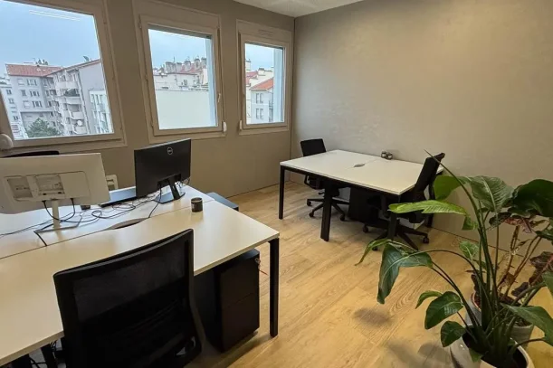 Bureau privé - 69003 - 4 postes - 590€