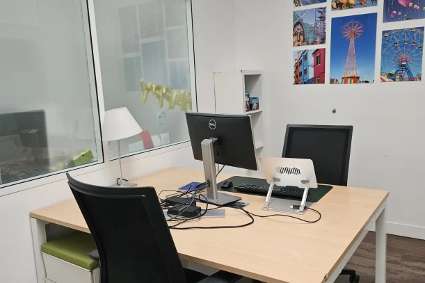 Bureau privé - 75017 - 2 postes - 790€