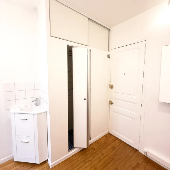 Bureau privé 6 m² 1 poste Location bureau Rue Fondary Paris 75015 - photo 5