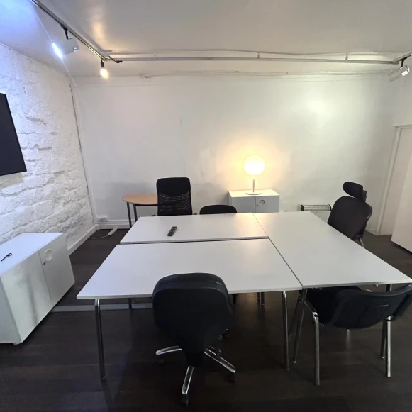 Bureau privé 25 m² 6 postes Location bureau Avenue Trudaine Paris 75009 - photo 1
