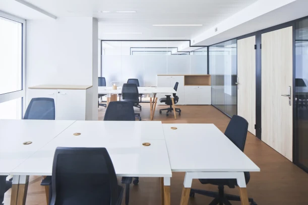 Bureau privé - 75008 - 7 postes - 4900€