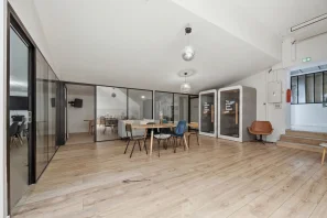 Bureau privé - 75010 - 3 postes - 1200€