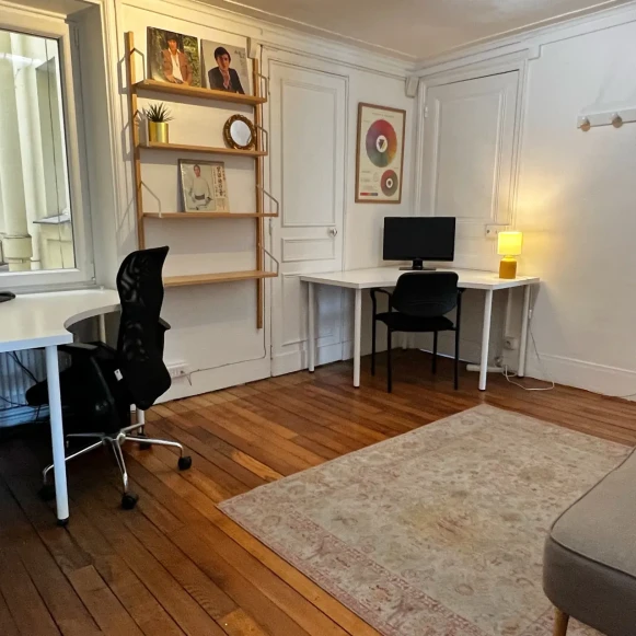 Bureau privé 11 m² 2 postes Coworking Boulevard Poissonnière Paris 75009 - photo 1