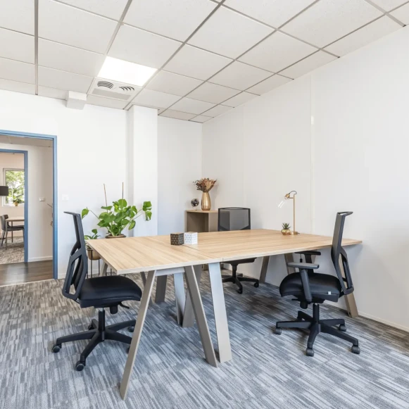 Bureau privé 17 m² 3 postes Coworking Avenue Léonard de Vinci Pessac 33600 - photo 2