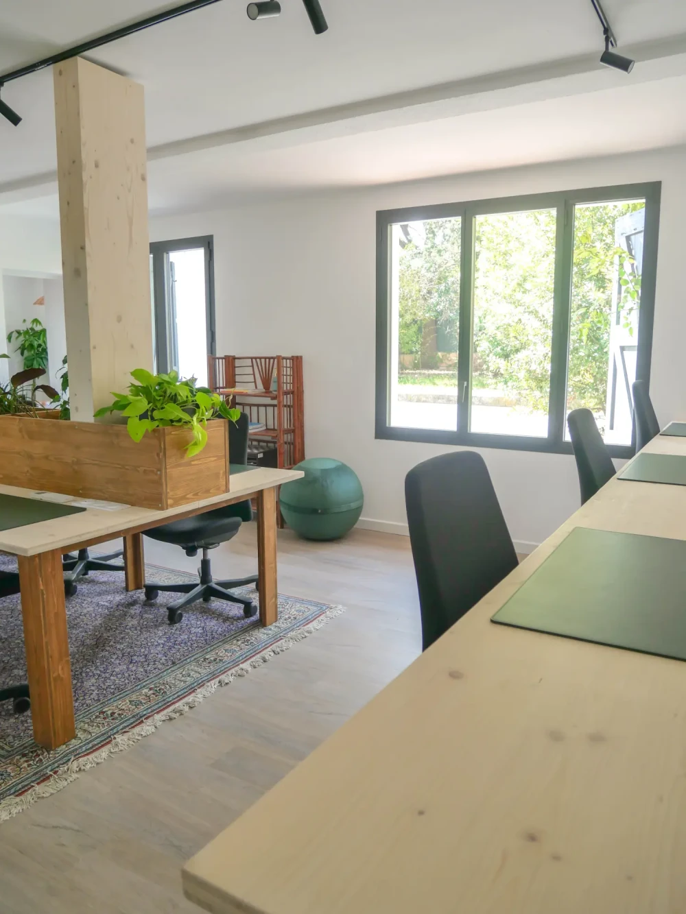 Espace indépendant - 13090 - 22 postes - 9000€