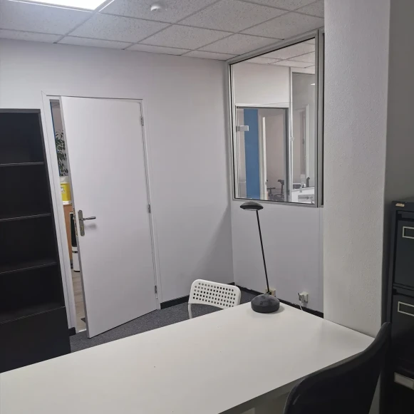 Bureau privé 10 m² 2 postes Location bureau Avenue Michelet Saint-Ouen-sur-Seine 93400 - photo 5