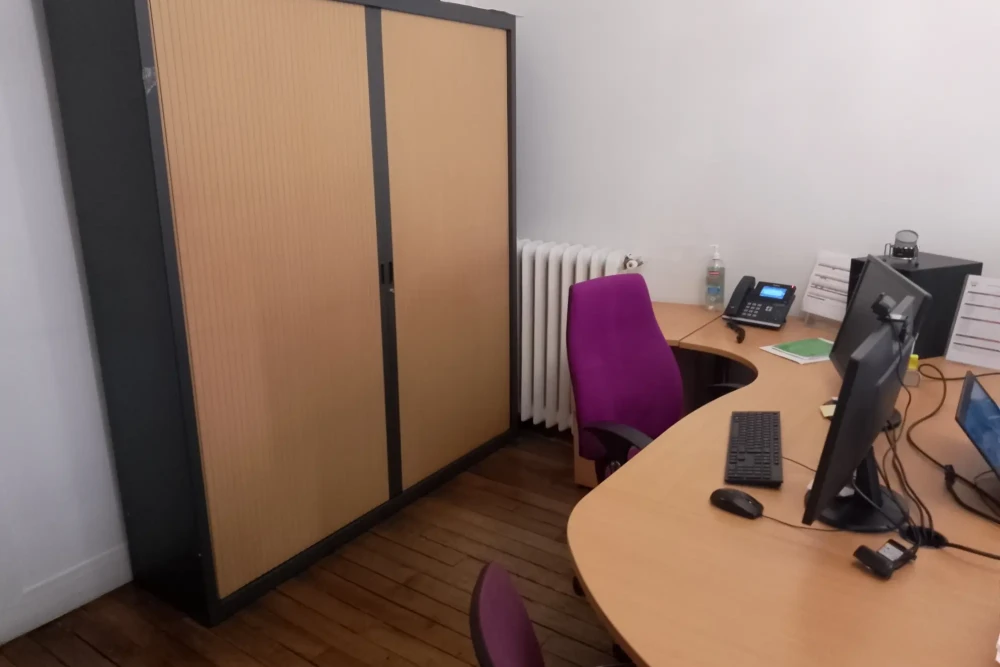 Bureau privé - 75011 - 3 postes - 990€