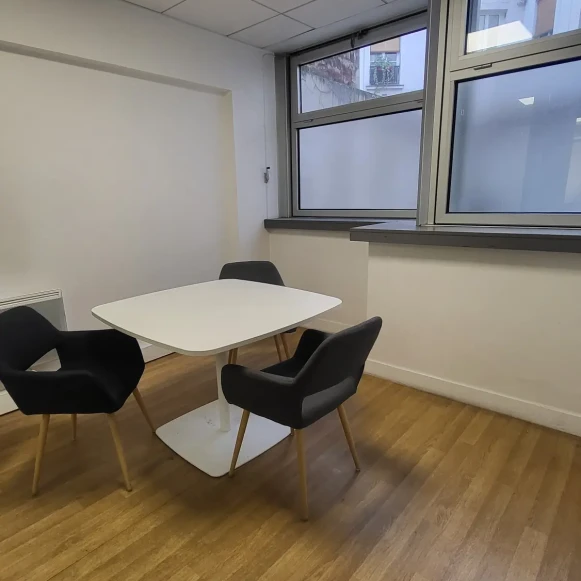 Bureau privé 12 m² 2 postes Location bureau Rue Louise Michel Levallois-Perret 92300 - photo 4
