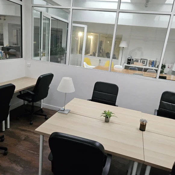 Bureau privé 15 m² 4 postes Coworking Rue Claude Pouillet Paris 75017 - photo 1