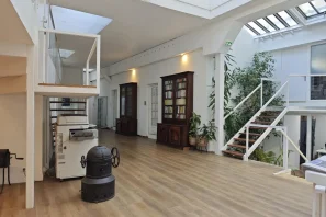 Bureau privé - 75004 - 3 postes - 1950€