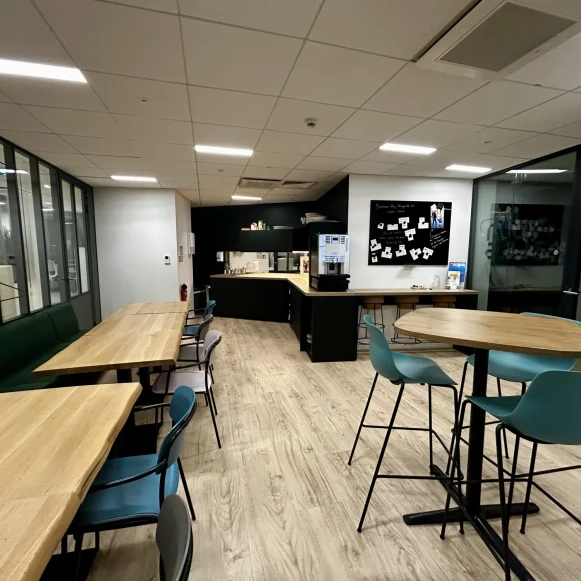 Bureau privé 15 m² 4 postes Coworking Rue de Châtillon Rennes 35000 - photo 5