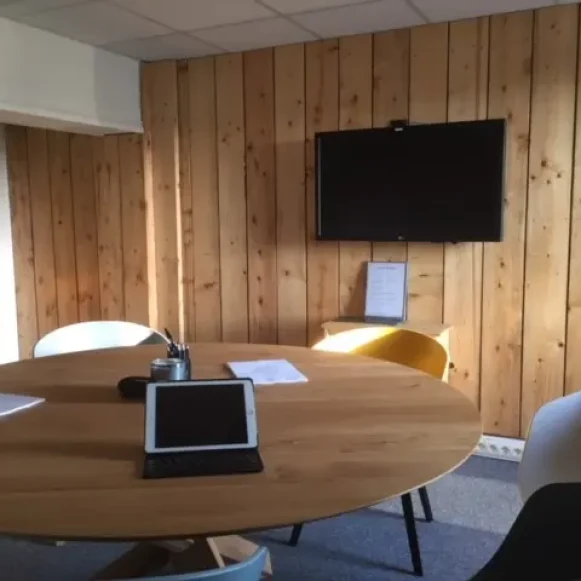 Bureau privé 18 m² 2 postes Coworking  Feucherolles 78810 - photo 4