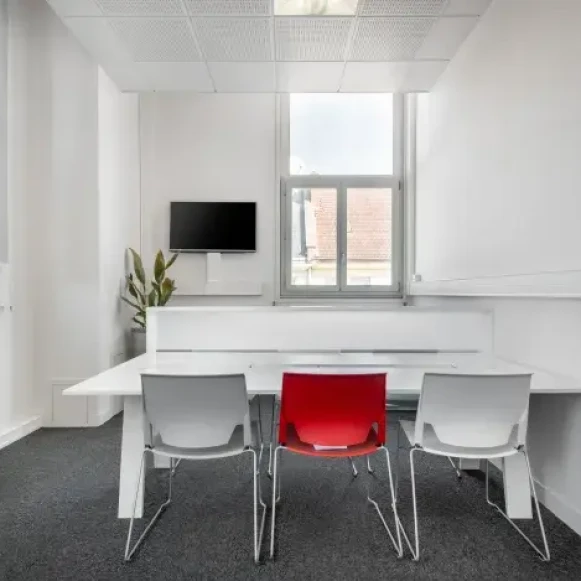 Bureau privé 10 m² 2 postes Coworking Rue du Pont de Paris Beauvais 60000 - photo 4