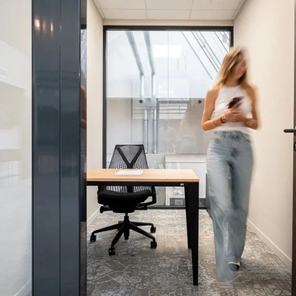 Bureau privé 11 m² 3 postes Coworking Avenue Thiers Nice 06000 - photo 6
