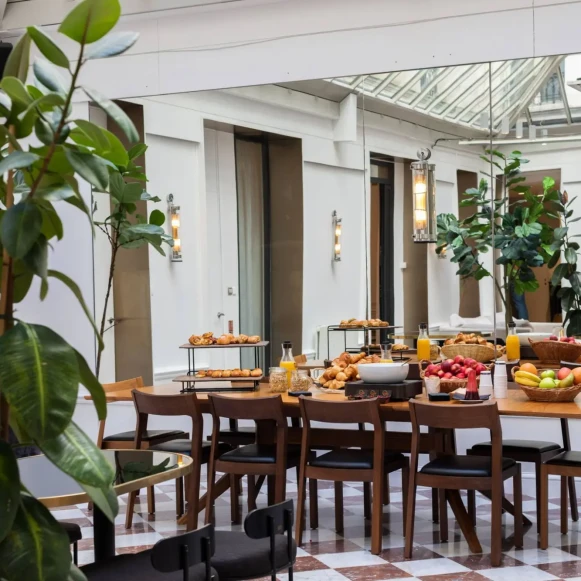 Bureau privé 54 m² 18 postes Location bureau Rue de Stockholm Paris 75008 - photo 2