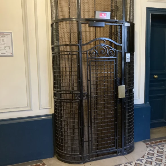 Bureau privé 24 m² 8 postes Coworking Rue de Mogador Paris 75009 - photo 6