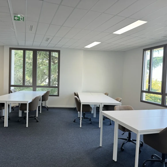 Open Space  24 postes Coworking Rue Ferdinand Buisson Bègles 33130 - photo 3