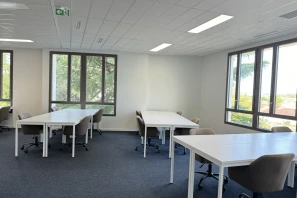 Open Space - 33130 - 24 postes - 250€