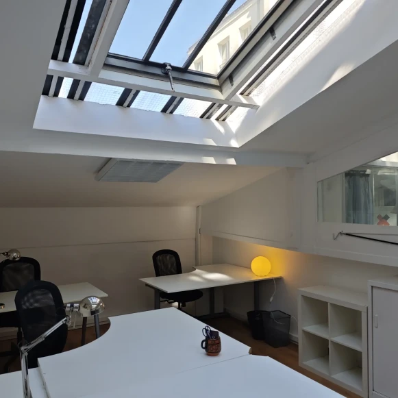 Bureau privé 16 m² 4 postes Location bureau Rue Saint-Antoine Paris 75004 - photo 2