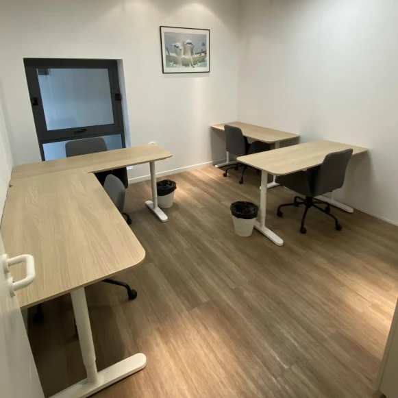 Bureau privé 12 m² 3 postes Coworking Boulevard Victor Hugo Clichy 92110 - photo 3