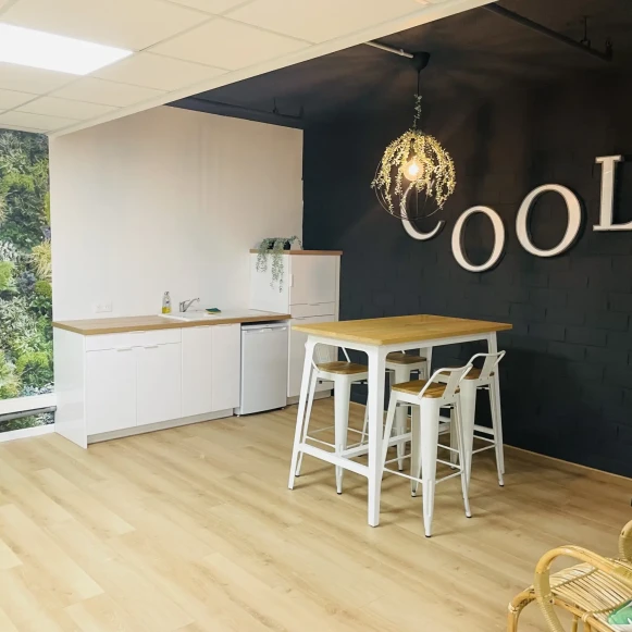 Bureau privé 22 m² 3 postes Coworking Rue Victor Baltard à Tourcoing Tourcoing 59200 - photo 4