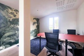 Open Space - 64600 - 44 postes - 300€