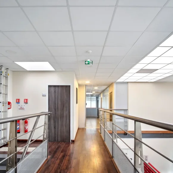 Espace indépendant 15 m² 6 postes Location bureau Rue Pascal Meaux 77100 - photo 5