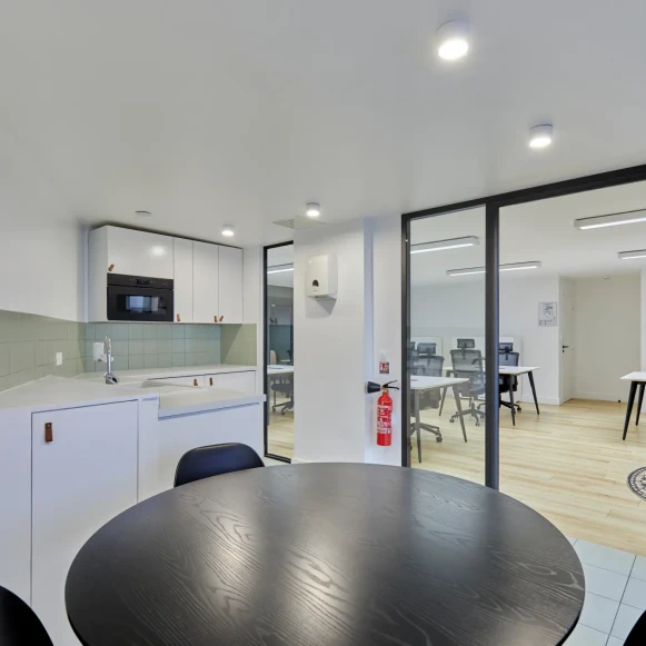 Espace indépendant 78 m² 14 postes Coworking Rue Malher Paris 75004 - photo 4