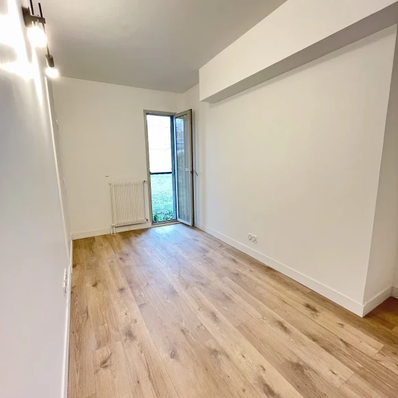 Bureau privé 10 m² 2 postes Coworking Avenue Pasteur Montreuil 93100 - photo 2