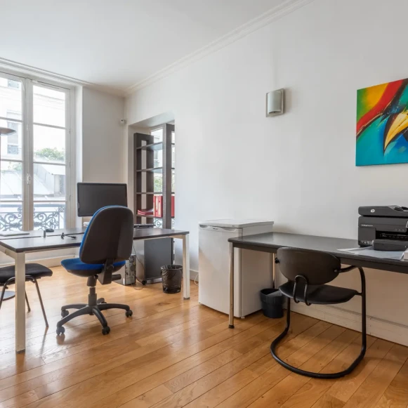 Espace indépendant 140 m² 18 postes Location bureau Rue de Provence Paris 75009 - photo 4