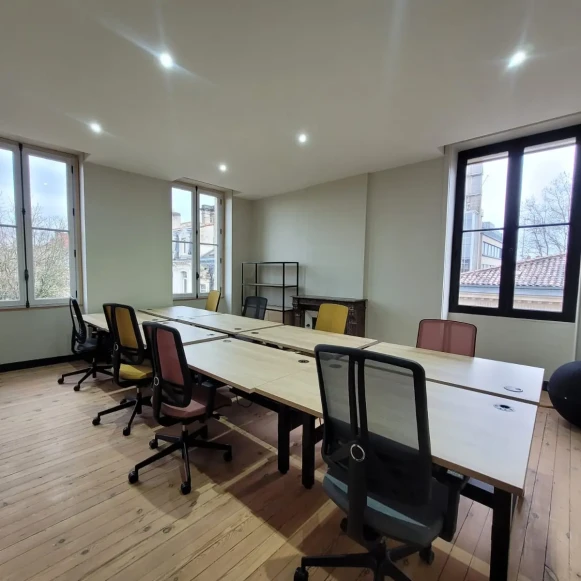 Bureau privé 29 m² 8 postes Coworking Rue Vital Carles Bordeaux 33000 - photo 1