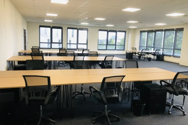 Bureau privé - 44800 - 26 postes - 10599€