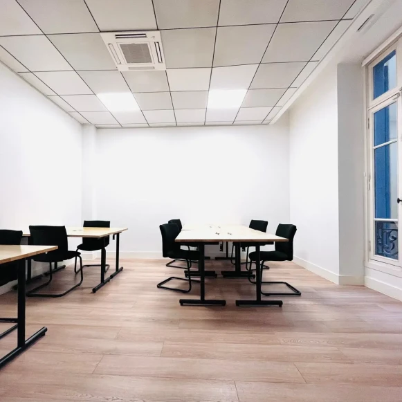 Bureau privé 22 m² 6 postes Coworking Rue de la République Marseille 13001 - photo 1