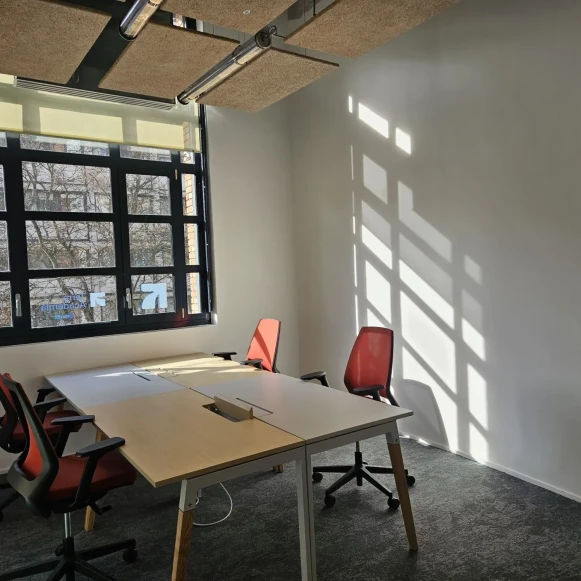 Bureau privé 18 m² 4 postes Coworking Rue Marcadet Paris 75018 - photo 2