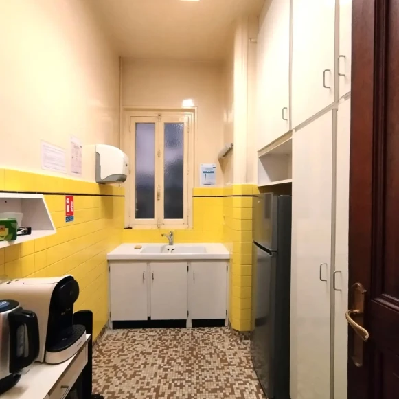 Bureau privé 13 m² 3 postes Location bureau Rue Chasseloup Laubat Paris 75015 - photo 5