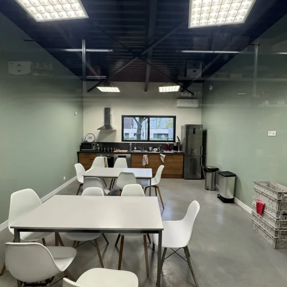 Bureau privé 13 m² 4 postes Location bureau Rue de la Calypso Hénin-Beaumont 62110 - photo 4