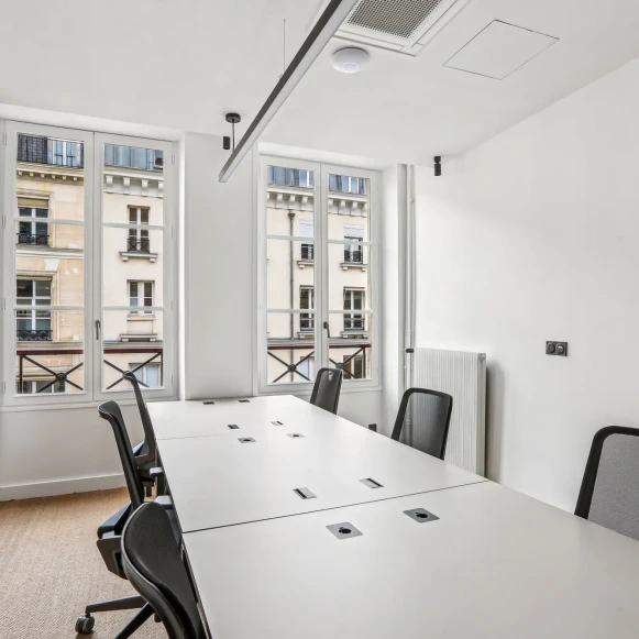 Espace indépendant 170 m² 30 postes Location bureau Rue de la Bourse Paris 75002 - photo 3