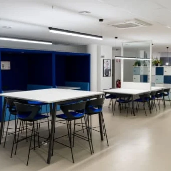 Bureau privé 4 m² 1 poste Coworking Avenue de Shenzhen Chasseneuil-du-Poitou 86360 - photo 2