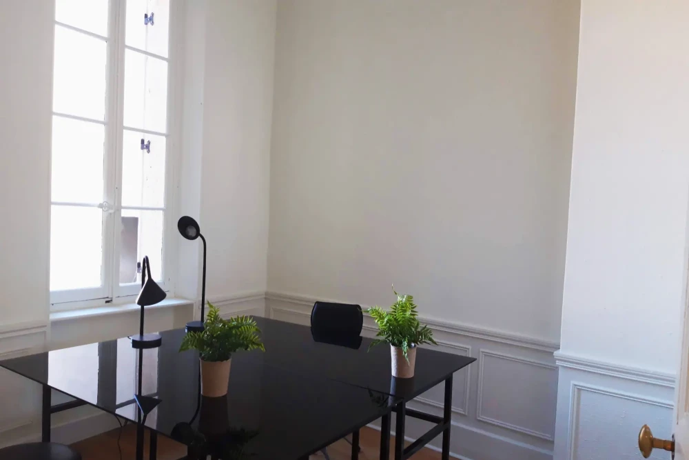Open Space - 84000 - 18 postes - 200€