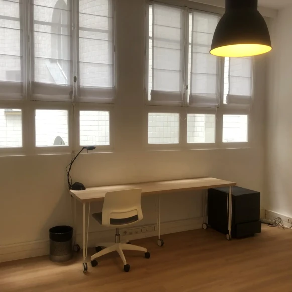 Bureau privé 15 m² 4 postes Coworking Avenue Bugeaud Paris 75016 - photo 1