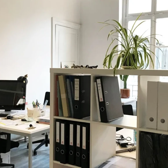 Open Space  2 postes Location bureau Quai d'Anjou Paris 75004 - photo 5