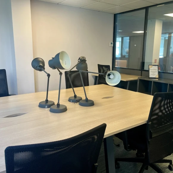 Bureau privé 17 m² 5 postes Coworking Rue des Bateliers Clichy 92110 - photo 5