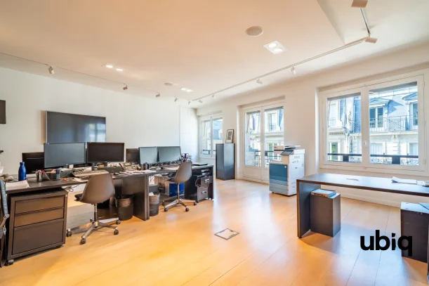 Espace indépendant - 75008 - 10 postes - 695€