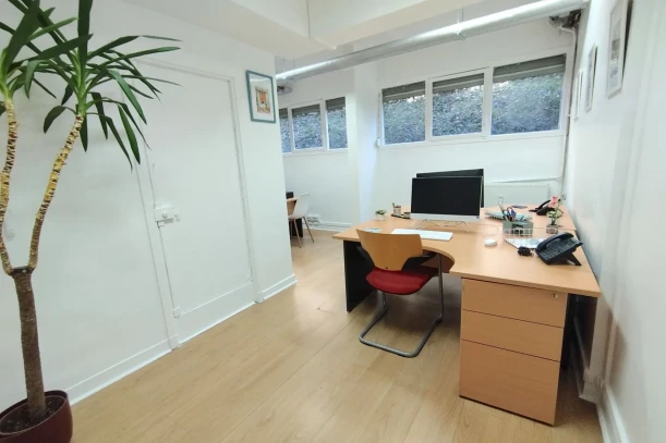 Bureau privé - 93100 - 4 postes - 890€
