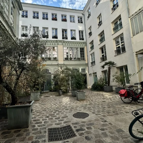 Bureau privé 9 m² 4 postes Location bureau Rue d'Aboukir Paris 75002 - photo 9