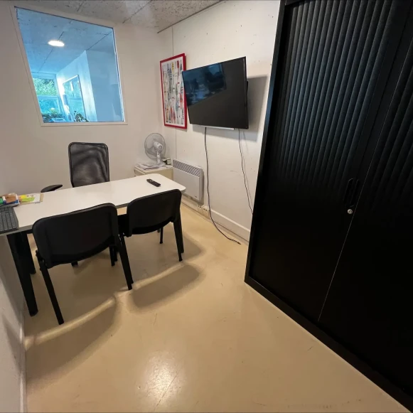 Espace indépendant 64 m² 8 postes Location bureau Rue des Parisiens Asnières-sur-Seine 92600 - photo 5