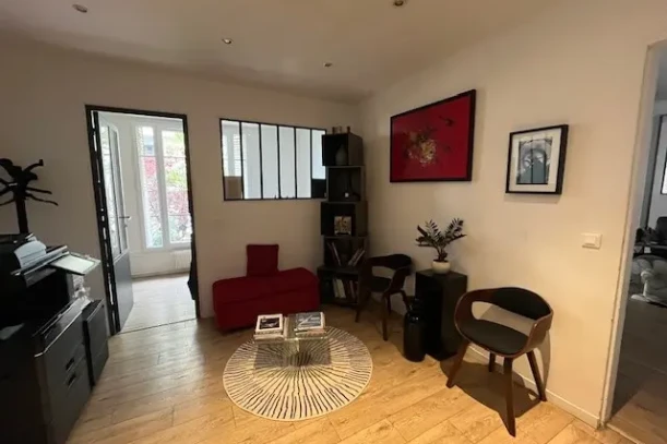 Bureau privé - 75004 - 1 poste - 670€