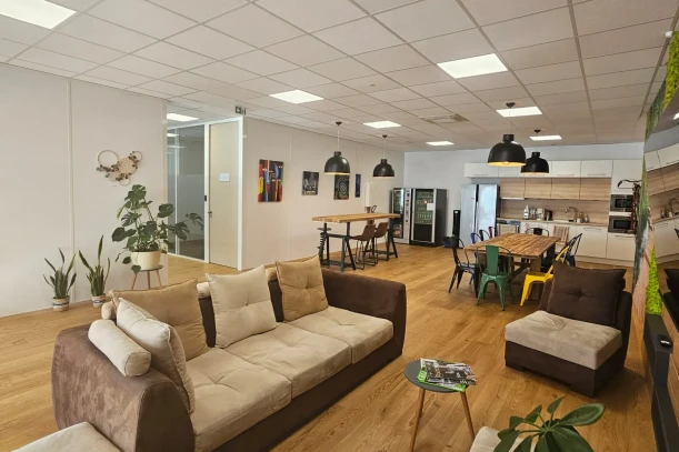 Espace indépendant - 67720 - 9 postes - 2000€