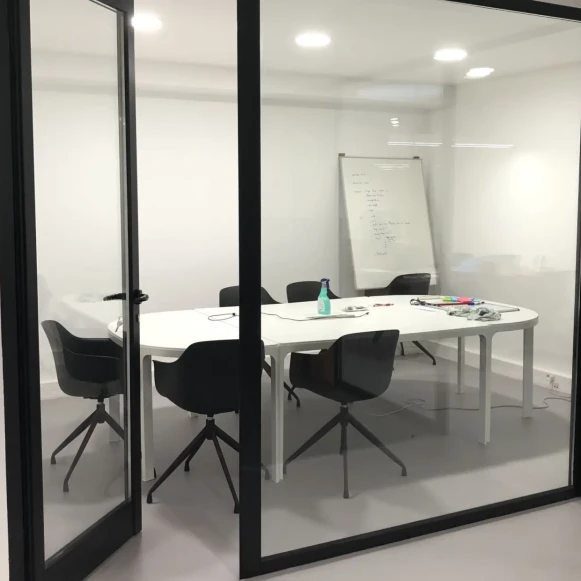 Bureau privé 80 m² 16 postes Coworking Rue Chanzy Paris 75011 - photo 5