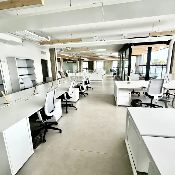 Bureau privé 150 m² 18 postes Location bureau Allée François Mitterrand Rouen 76100 - photo 4